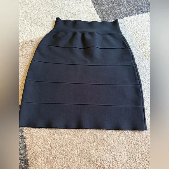 BCBGMaxAzria Black Pencil Skirt Bandage Stretchy Knit Large - Picture 2 of 6